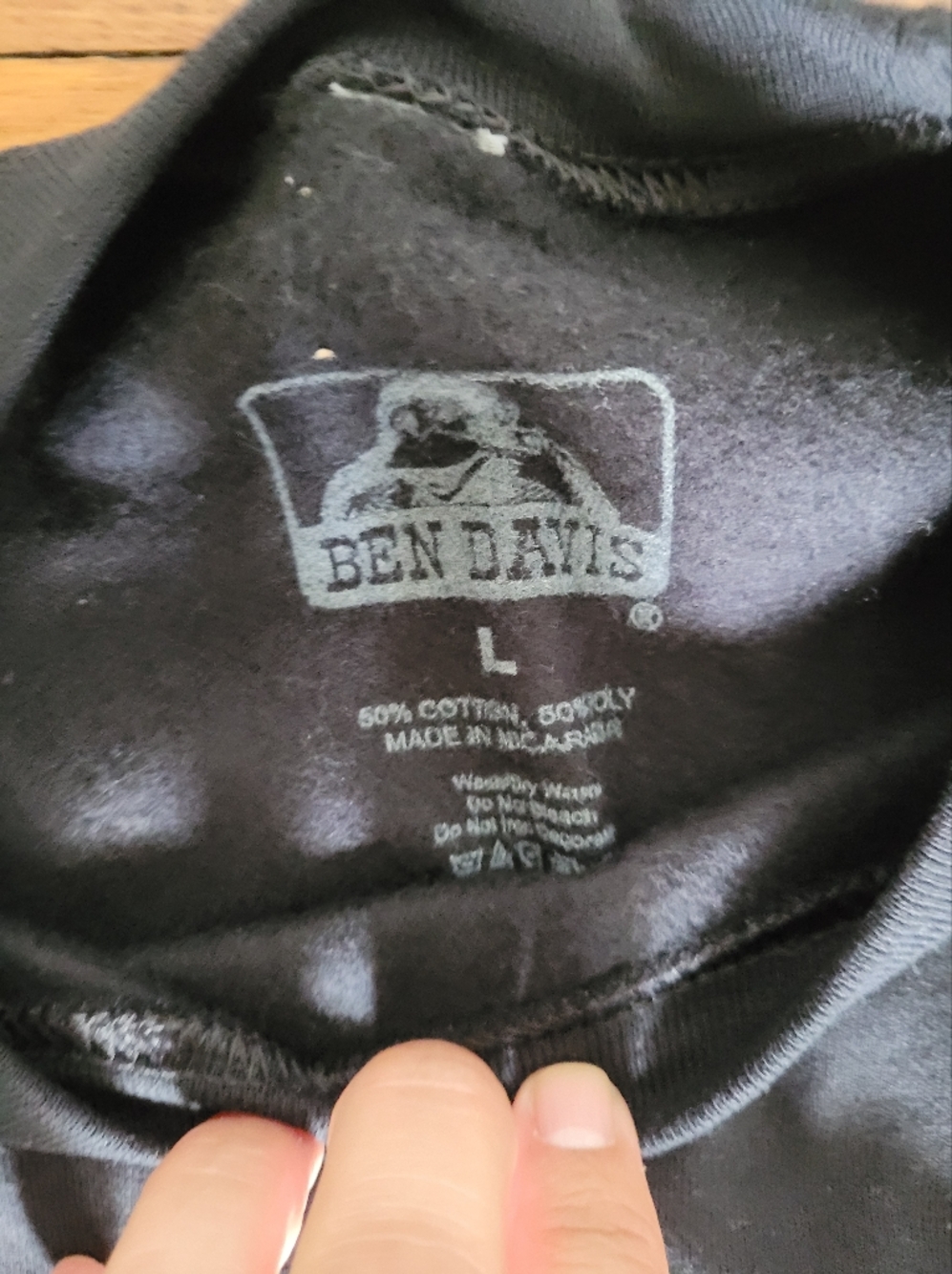 Ben Davis Black Crewneck Sweatshirt with Logo Patch NWOT Large - Picture 3 of 5